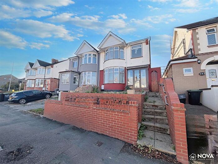 3 Bedroom Semi Detached House For Sale In Park Street, Luton, LU1