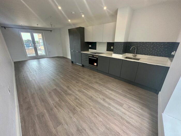 2 Bedroom Flat To Rent In Dover Court, Dominion Road, Southall, Greater London, UB2