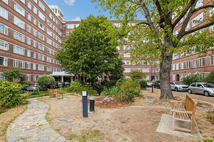 Studio For Sale In Balham High Road, London, SW17