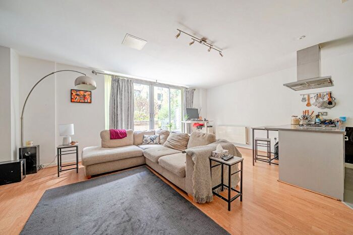 2 Bedroom Flat For Sale In Wenlock Road, Islington, London, N1