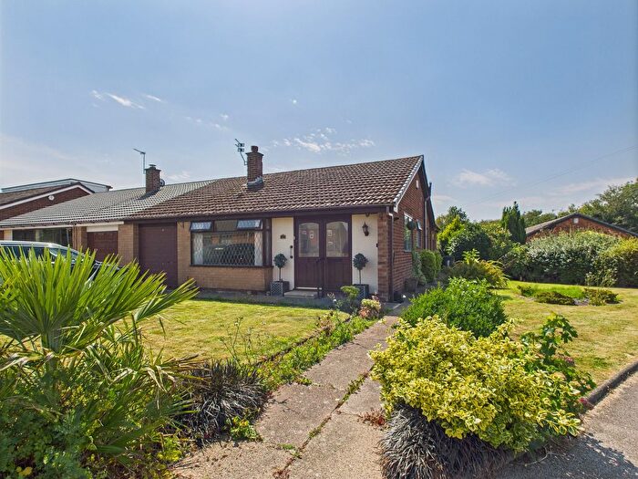 3 Bedroom Semi-detached Bungalow For Sale In Briar Close, Ashton-In-Makerfield, WN4