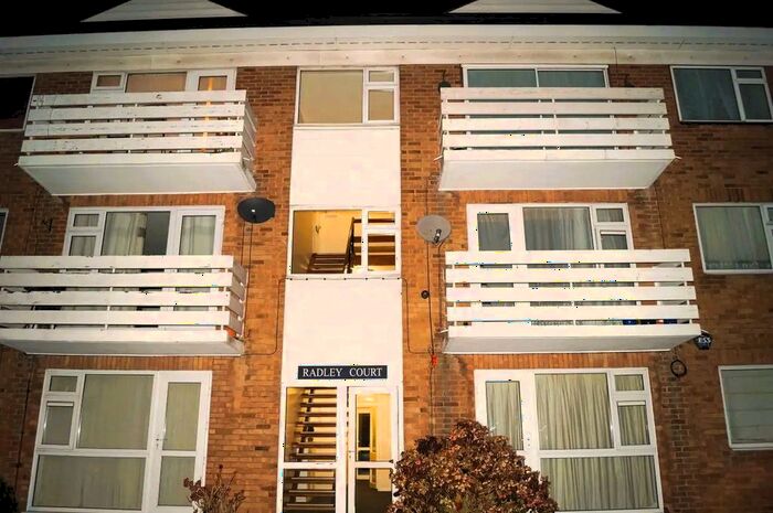 2 Bedroom Flat To Rent In Radley Court, Chigwell, IG7