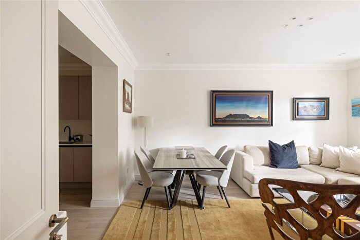 3 Bedroom Flat To Rent In Lindfield Gardens, London, NW3