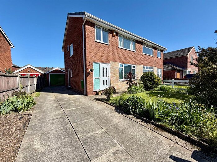 3 Bedroom Semi-Detached House For Sale In Ashtree Grove, Kippax, Leeds, LS25