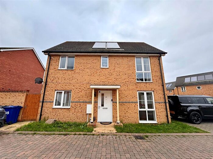 3 Bedroom Detached House To Rent In Grangewick Road, Grays, RM16