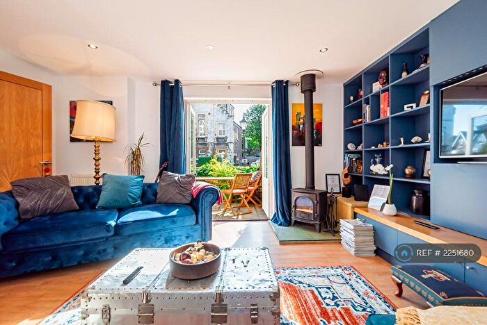 4 Bedroom Semi-Detached House To Rent In Hereford Road, Southsea, PO5