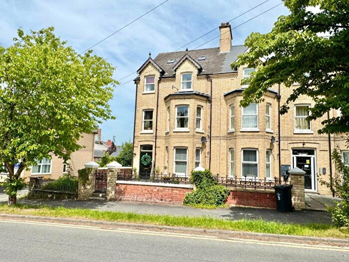 6 Bedroom Semi-Detached House For Sale In Ithon Road, Llandrindod Wells, Powys, LD1