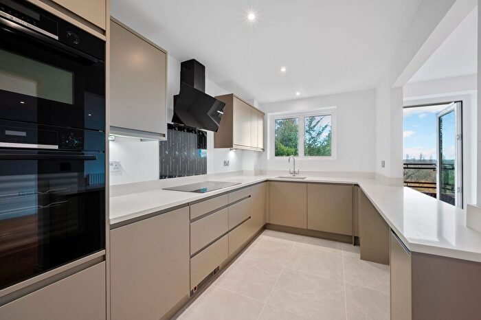 2 Bedroom Flat For Sale In Oatlands Drive, Weybridge, KT13