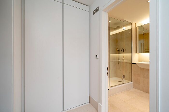 1 Bedroom Flat To Rent In Cavalry Square, London, SW3
