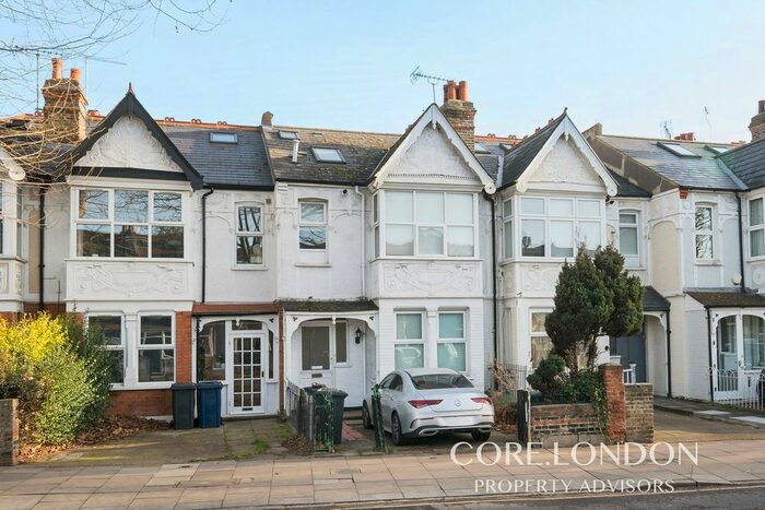 3 Bedroom Flat To Rent In Northfield Avenue, London, W13