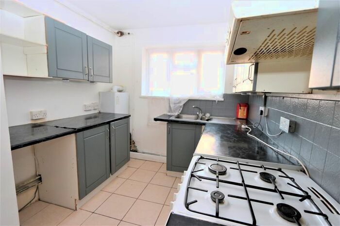3 Bedroom Flat To Rent In Lancaster Road, Enfield, EN2