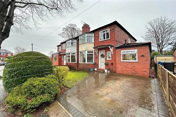 4 Bedroom Semi Detached House For Sale In Rydal Avenue, Sale, M33