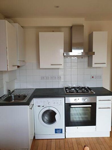 1 Bedroom Apartment To Rent In Platinum Court, Cephas Avenue, Stepney Green, E1
