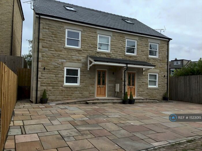3 Bedroom Semi-Detached House To Rent In Wrens Nest Terrace, Glossop, SK13