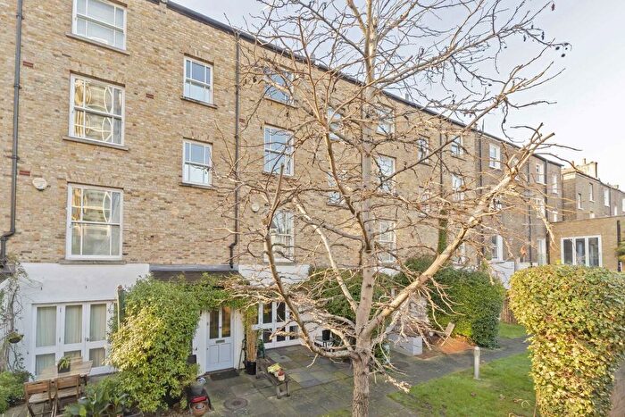 2 Bedroom Flat To Rent In Park View Mews, London, SW9