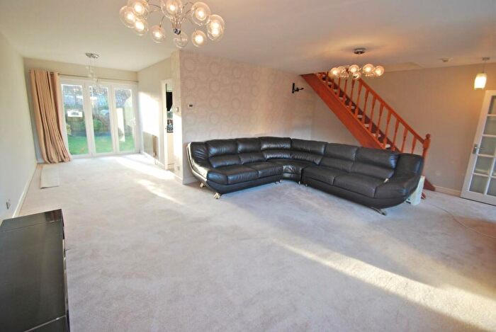 4 Bedroom Link Detached House To Rent In Lyndhurst Close, Wilmslow, SK9