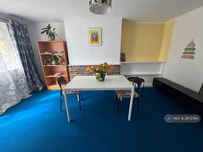 2 Bedroom Flat To Rent In Ightham House, London, SE17