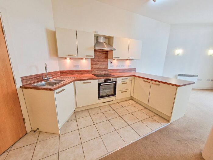 3 Bedroom Flat To Rent In Silk Mill, Dewsbury Road, Elland, West Yorkshire, Ar, Uk, HX5