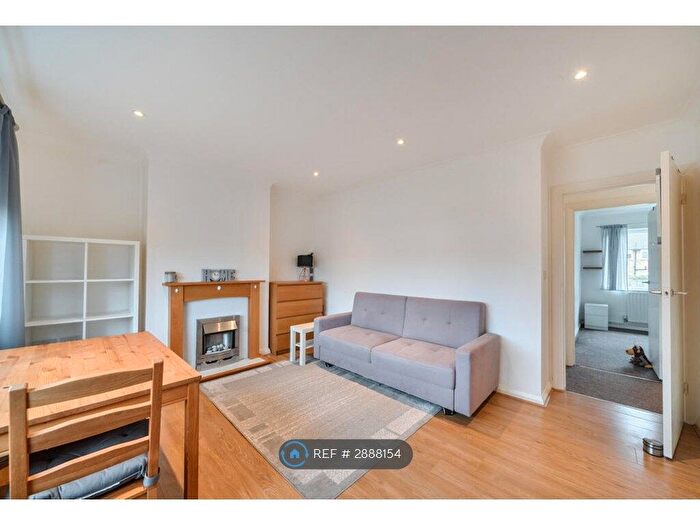 2 Bedroom Maisonette To Rent In Saltash Close, Sutton, SM1