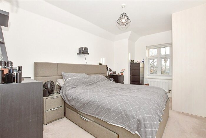 2 Bedroom Flat For Sale In Broadclough Way, Maidstone, Kent, ME17
