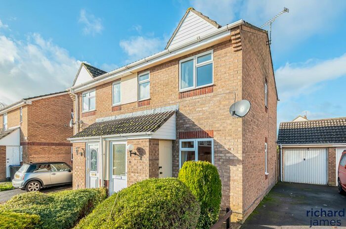 2 Bedroom Semi-Detached House For Sale In Victoria Drive, Lyneham, SN15