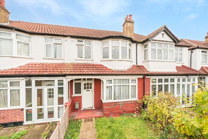 3 Bedroom House For Sale In Ladywood Road, Surbiton, KT6