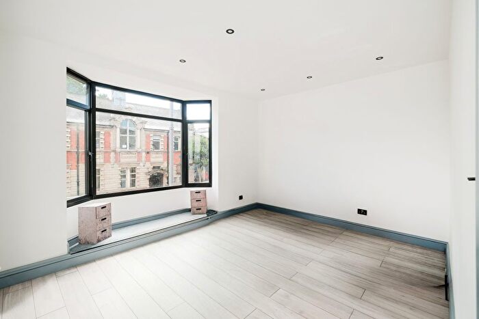 4 Bedroom Flat To Rent In Leabridge Road, Leyton, E10