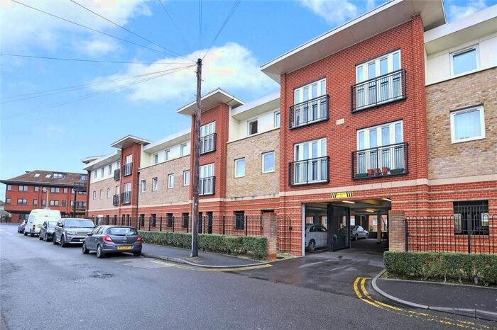 2 Bedroom Flat To Rent In Uxbridge Road, Hillingdon, Uxbridge, UB10