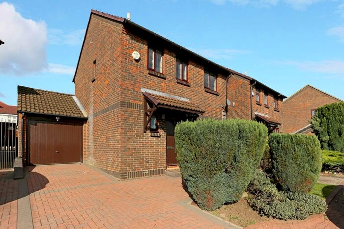 3 Bedroom Detached House To Rent In Daventer Drive, Stanmore, HA7