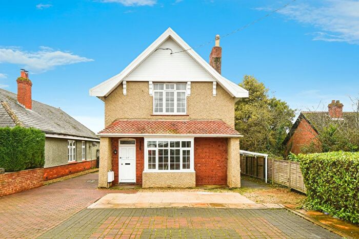 3 Bedroom Detached House For Sale In New Road, Bromham, Chippenham, SN15