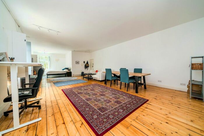 Studio To Rent In Shacklewell Street, London E2