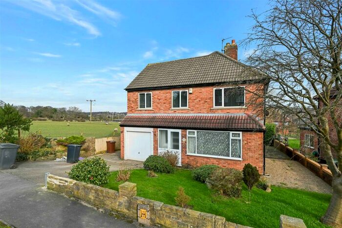 4 Bedroom Detached House To Rent In Brownberrie Crescent, Horsforth, Leeds, LS18
