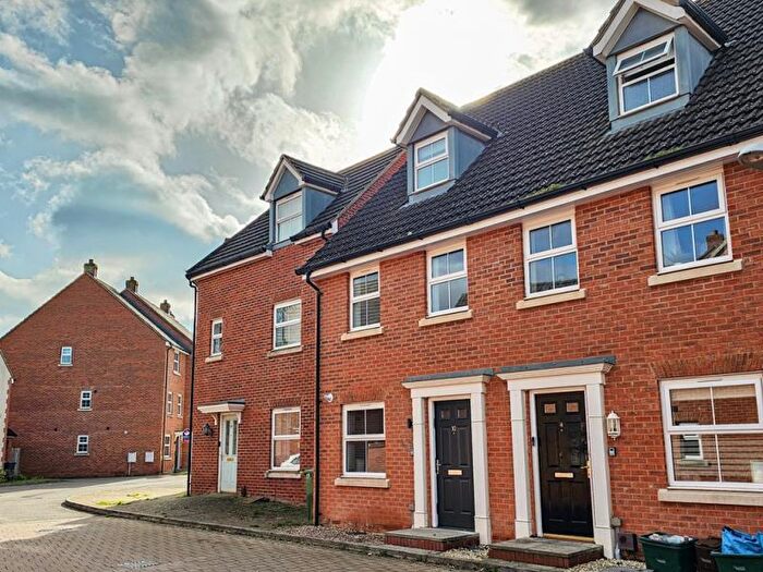 3 Bedroom Semi Detached House To Rent In Wattisham Road, Kingsway, Gloucester, GL2