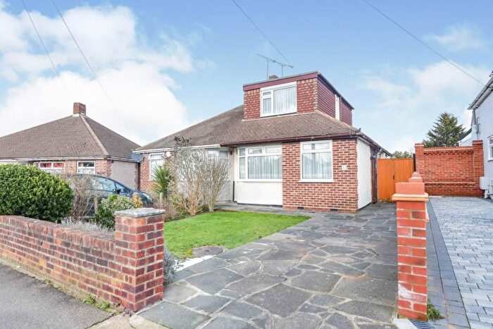 4 Bedroom Bungalow To Rent In Playfield Avenue, Romford, Essex, RM5
