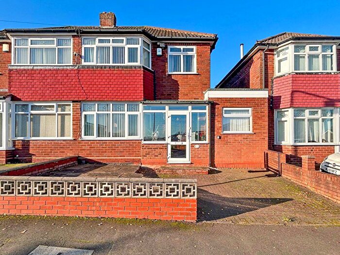 3 Bedroom Semi Detached House For Sale In Rydding Square, West Bromwich, B71