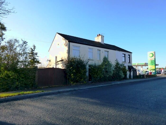 4 Bedroom Semi-Detached House To Rent In Manchester Road, Westhoughton, Bolton, BL5