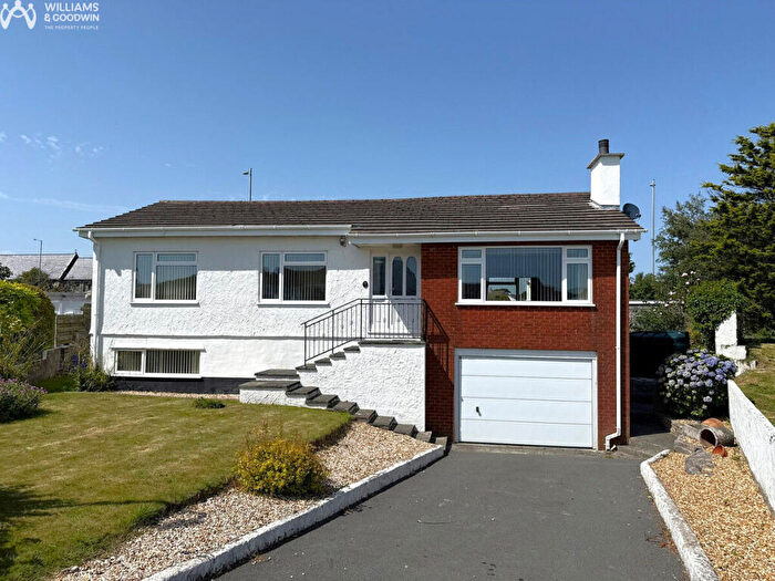 3 Bedroom Bungalow For Sale In Y Fron Estate, Cemaes Bay, Anglesey, LL67