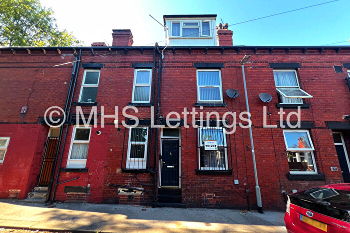 2 Bedroom Terraced House To Rent In Hartlech Crescent, Beeston, LS11