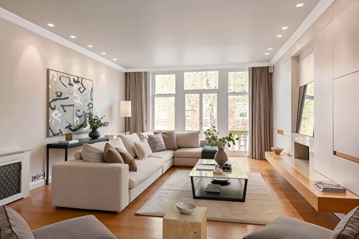 4 Bedroom Flat To Rent In Campden Hill Court, London, W8