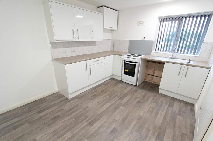 2 Bedroom Flat To Rent In Littlemoor Centre, Chesterfield, S41