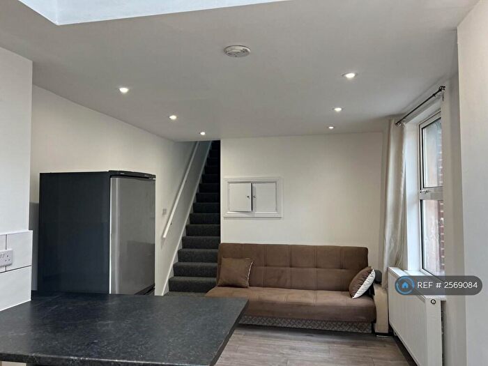 3 Bedroom Flat To Rent In Oxford Road, Reading, RG30