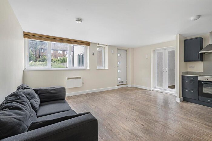 1 Bedroom Flat To Rent In Regents Park Road, London, N3