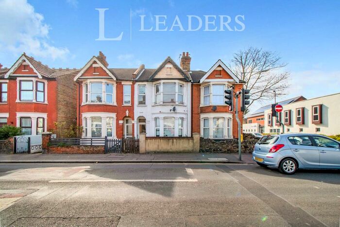 2 Bedroom Flat To Rent In Bournemouth Park Road, Southend-On-Sea, Essex, SS2