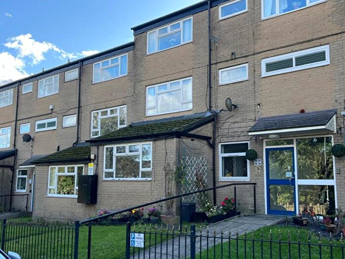 3 Bedroom Maisonette For Sale In Wyre Street, Mossley, Ashton-Under-Lyne, OL5