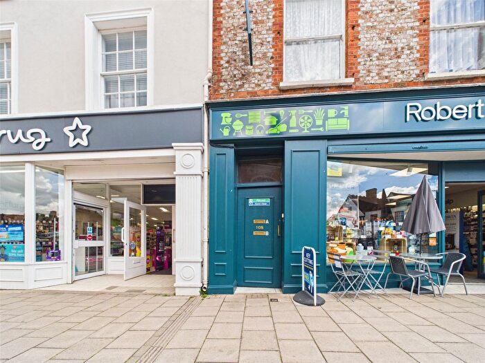 2 Bedroom Flat To Rent In High Street, Thame, Oxfordshire, OX9