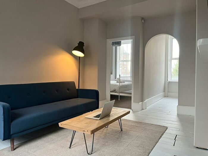 1 Bedroom Flat To Rent In Balham New Road, London, SW12