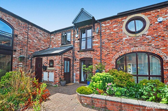 3 Bedroom Mews For Sale In Manor Farm Mews, Runcorn, WA7