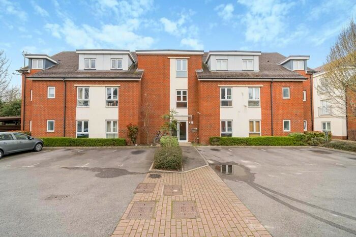 2 Bedroom Flat To Rent In Egrove Close, Oxford, OX1