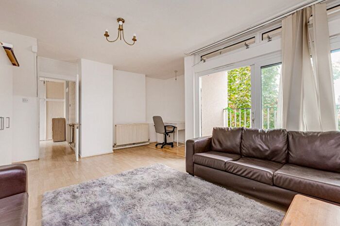 3 Bedroom Flat To Rent In Cedars Road, Clapham Town, SW4