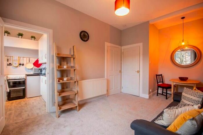 1 Bedroom Flat To Rent In Albert Street, Edinburgh EH7